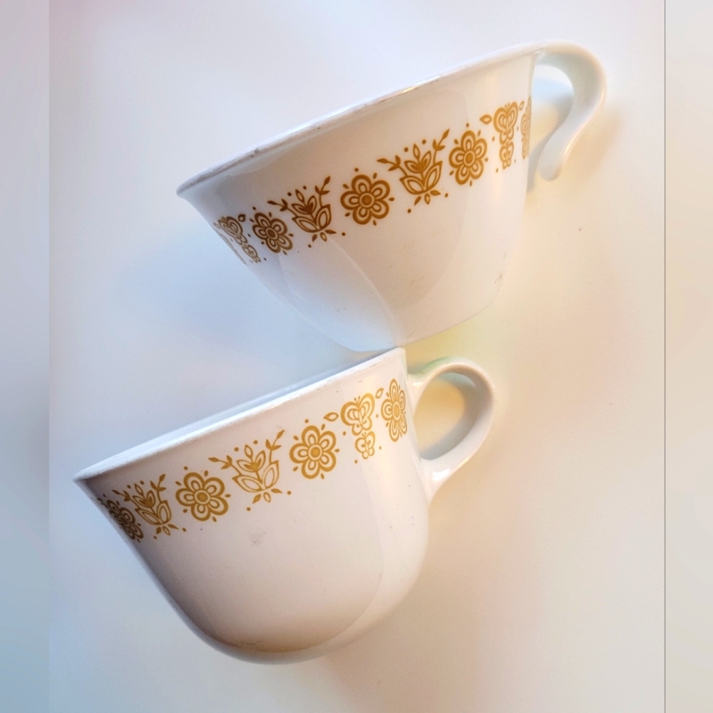 Vintage 2 Corelle by Corning “BUTTERFLY GOLD”  Hook & Reg Handle Coffee Cups